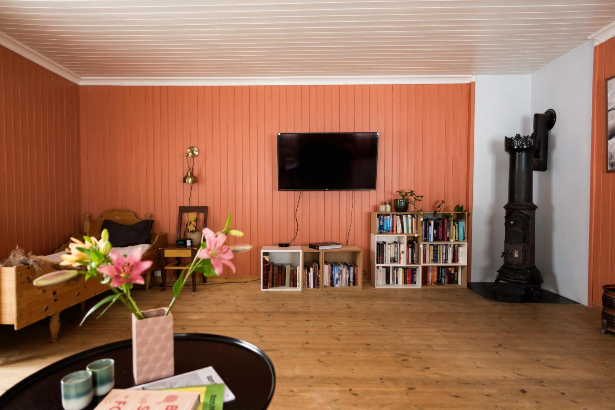 Experience Jotunheimen From Vevstogo - Sauna With A View And Eco Living In An Old School Building Appartement Vestre Slidre